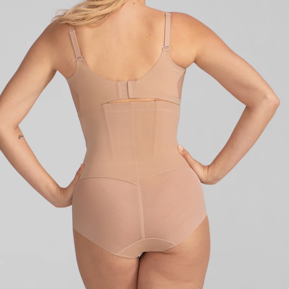 Honeylove High-Waisted SuperPower Brief size XL, sand color - Picture 3 of 9